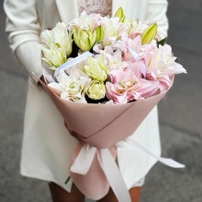 Букет из 7 пионовидных лилий в Краснозаводске