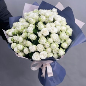 Букет из 25 кустовых пионовидных белых роз (60 см) в Краснозаводске