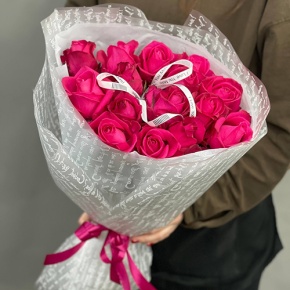 Букет "Джозефина" из 15 малиновых роз (50 см) в Краснозаводске