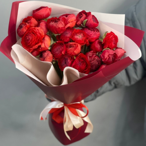 Букет из 21 красного ранункулюса в Краснозаводске