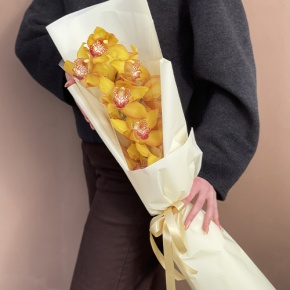 Букет из желтой орхидеи в Краснозаводске