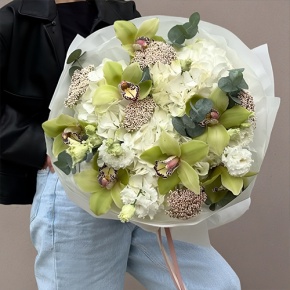Букет "Эдем" из гортензии, орхидей, эустом, эвкалипта и озатамнуса в Краснозаводске