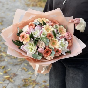 Букет "Лиссабон" из пионовидных роз, поновидных лилий и гербер  в Краснозаводске