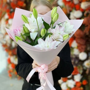 Букет из 3 пионовидных лилий в Краснозаводске