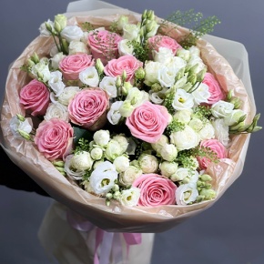 Букет "Пудровая мечта" из роз и эустом в Краснозаводске