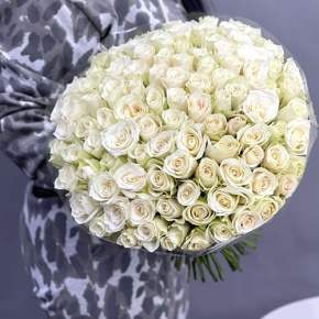 Букет 101 белая роза Кения (40 см) в Краснозаводске