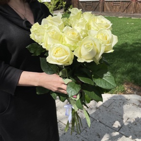 Букет из 11 белых роз (70 см) в Краснозаводске