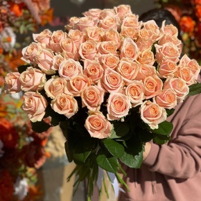 Букет из 51 персиковой розы (60 см) в Краснозаводске