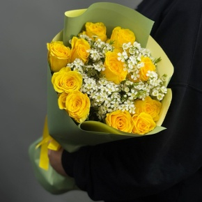Букет "Нотка счастья" из лимонных роз и хамелациума (40 см) в Краснозаводске