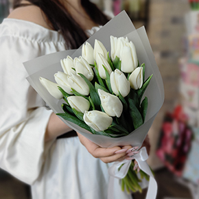 Букет из 15 белых тюльпанов в Краснозаводске