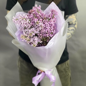 Букет из 9 веток ароматной сирени в Краснозаводске