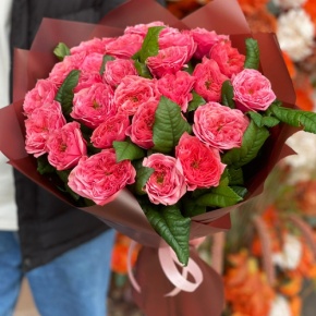 Букет из 25 махровых пионовидных роз Риджентс парк  (60 см) в Краснозаводске