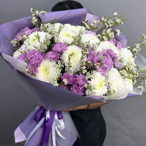 Букет "Лола" из хризантем Магнум, хамелациума и кустовых хризантем в Краснозаводске