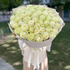 Букет "Манталь" из 51 белой розы (60 см) в Краснозаводске