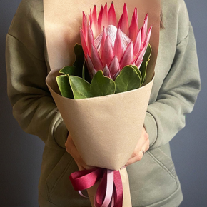 Букет из протеи в крафте в Краснозаводске