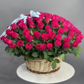 Композиция в корзине из 151 малиновой розы в Краснозаводске