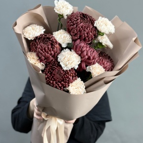 Букет из хризантем Бигоуди и диантусов в Краснозаводске