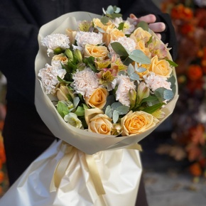 Букет "Пломбирный" из роз Аваланж, диантусов, альстромерий и эвкалипта в Краснозаводске