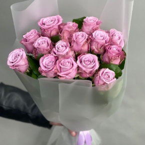 Монобукет из 15 малиновых роз Меритим (50 см) в Краснозаводске