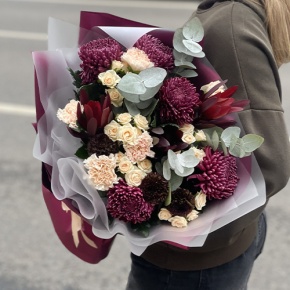 Букет "В каждом мгновении" из хризантем Бигоуди, кустовых роз, сафари, гербер Экзотик и диантусов в Краснозаводске