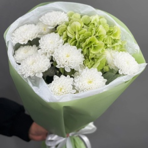 Букет "Линда" из хризантем и Голландской гортензии в Краснозаводске