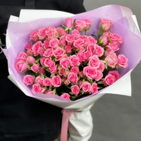 Букет "Рассвет принцессы" из 15 кустовых роз (50 см) в Краснозаводске
