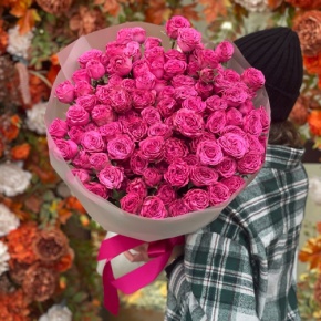 Букет из 35 малиновых кустовых пионовидных роз (60 см) в Краснозаводске