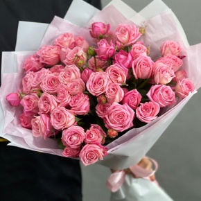 Букет из 11 нежных кустовых роз в Краснозаводске