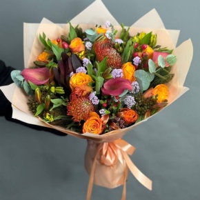 Букет "Даниэлла" из калл, роз, гиперикума, сафари, капса и лейко в Краснозаводске