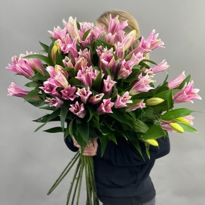 Букет из 17 розовых лилий в Краснозаводске