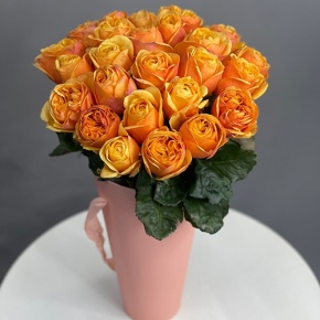 25 пионовидных огненных роз в конусе в Краснозаводске