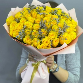 Букет из 51 лимонной розы с лимониумом в Краснозаводске