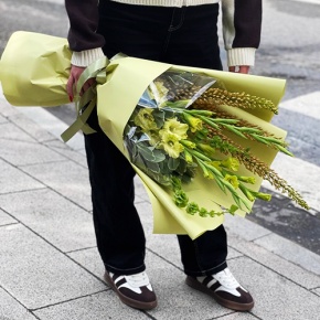 Букет "Нирвана" из гладиолусов, молюцеллы и эремуруса в Краснозаводске