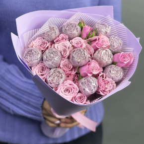 Букет из шоколадных пионов и кустовых роз в Краснозаводске