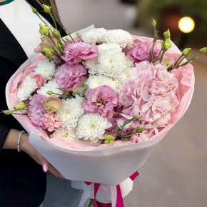 Букет "Табу" из хризантемы, Голландской гортензии и эустомы в Краснозаводске