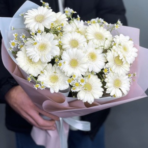 Нежный букет из гербер и ромашек в Краснозаводске