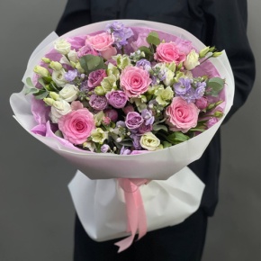 Букет "Хлоя" из альстромерий, кустовых роз, ароматных маттиол, эустом и махровых роз в Краснозаводске