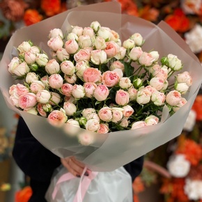 Букет из 35 нежных кустовых роз (40 см) в Краснозаводске