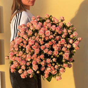 Букет из 39 нежных кустовых роз (70 см) в Краснозаводске