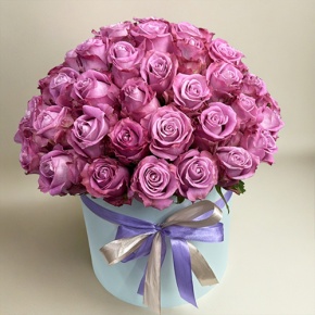 Композиция в шляпной коробке из 51 розы Меритим в Краснозаводске