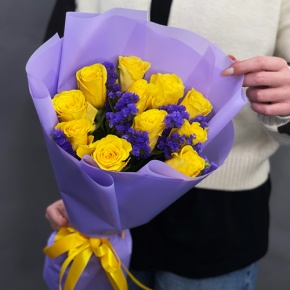 Букет "Лейкерс" из лимонных роз и статицы в Краснозаводске