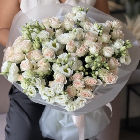 Букет "Пассаж" из эустом и кустовых роз в Краснозаводске