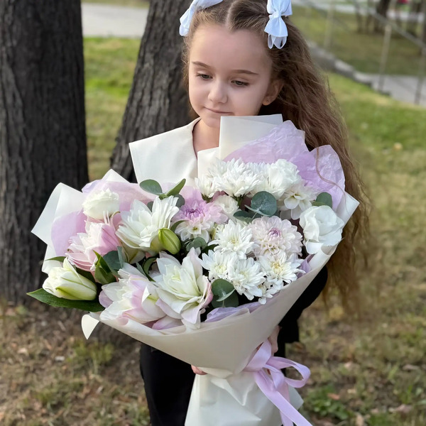Букет на 1 сентября из лилий, хризантем и георгин в Краснозаводске