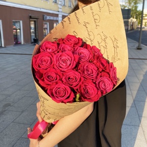 Букет из 15 роз Шангрила в крафте (60 см) в Краснозаводске