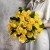 Букет из 25 лимонных роз с рускусом (40 см) в Краснозаводске Букет из 25 лимонных роз с рускусом (40 см) в Краснозаводске