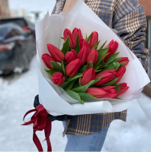 Букет красных тюльпанов в Краснозаводске
