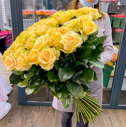 75 роз Аваланж (70 см) в Краснозаводске