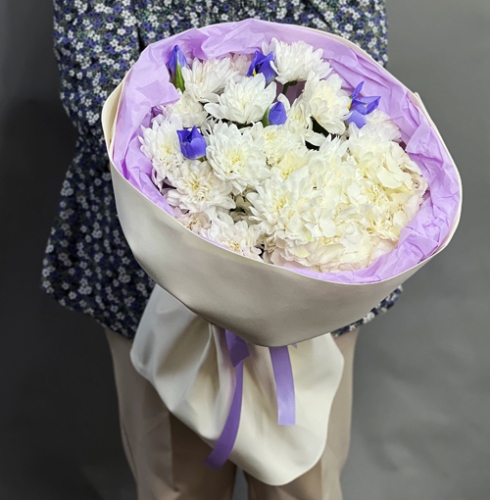 Букет "Грация" из ирисов, гортензии и кустовых хризантем в Краснозаводске
