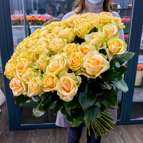 75 роз Аваланж (70 см) в Краснозаводске