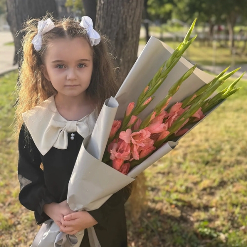 Букет на 1 сентября из 5 розовых гладиолусов в Краснозаводске